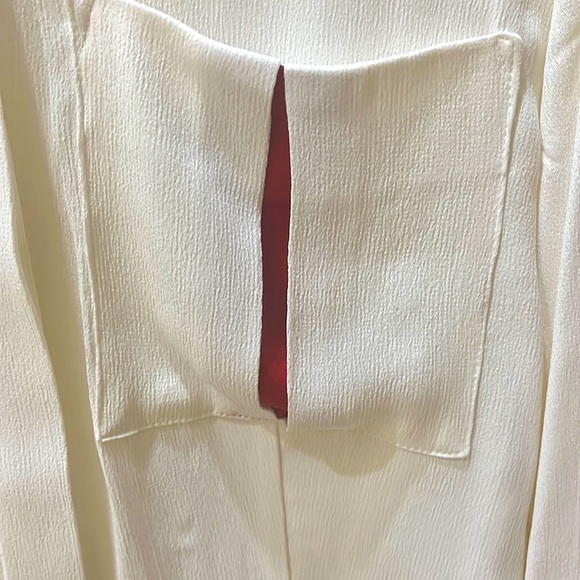 KOEL size small. Button down blouse. Satin inserts on pockets and neckline - Picture 2 of 5